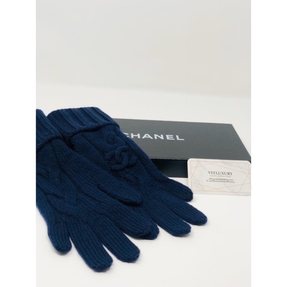 Chanel woolen  hand gloves - Picture 3 of 8